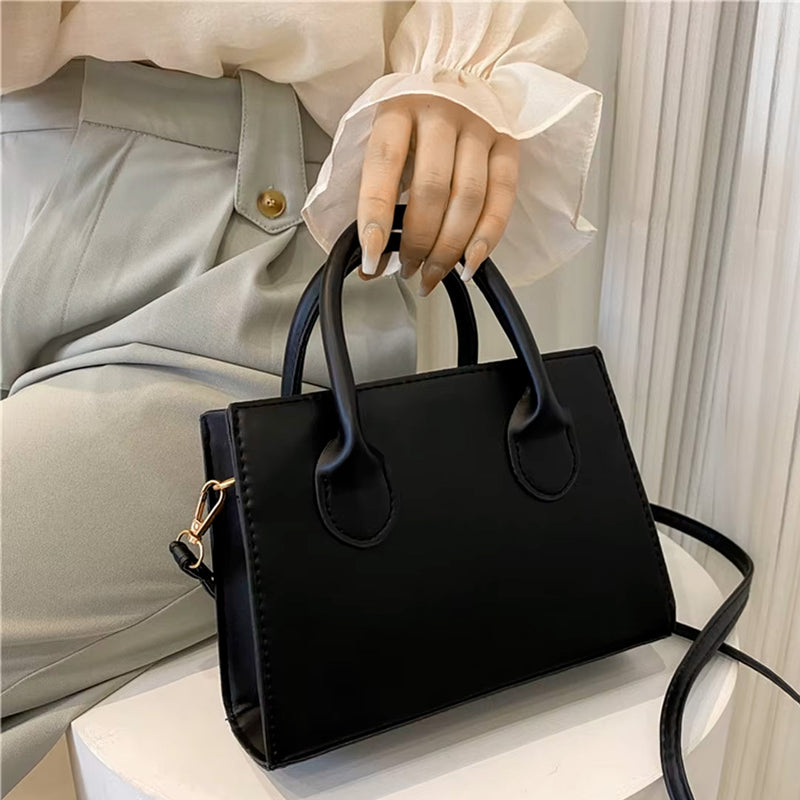 Bolsa Feminina Compacta em Couro Darmane®