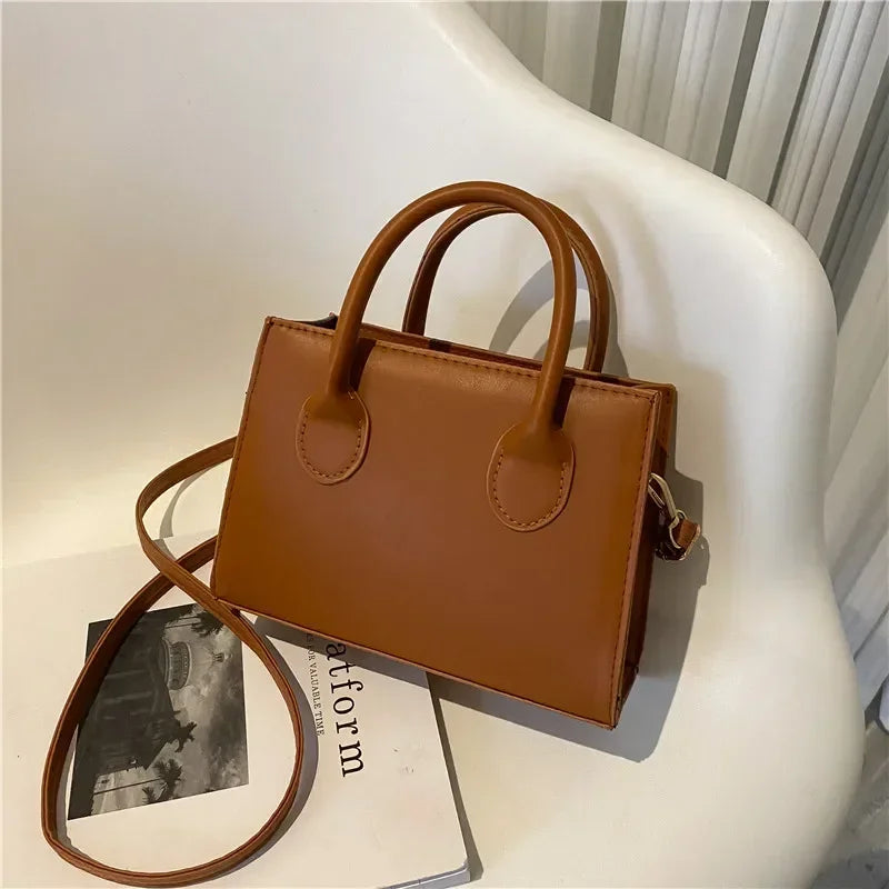 Bolsa Feminina Compacta em Couro Darmane®